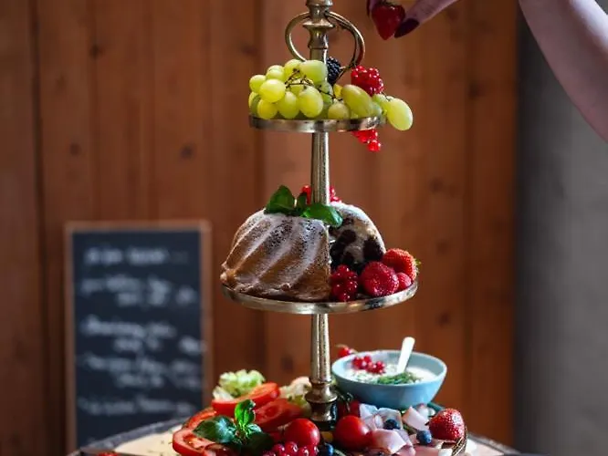 Buchackeralm -1,5h Panoramic Walk 住宿加早餐酒店 *