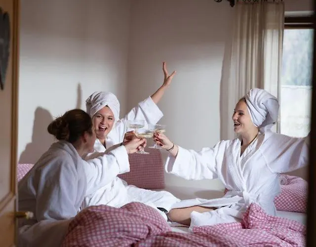 Buchackeralm -1,5h Panoramic Walk 住宿加早餐酒店